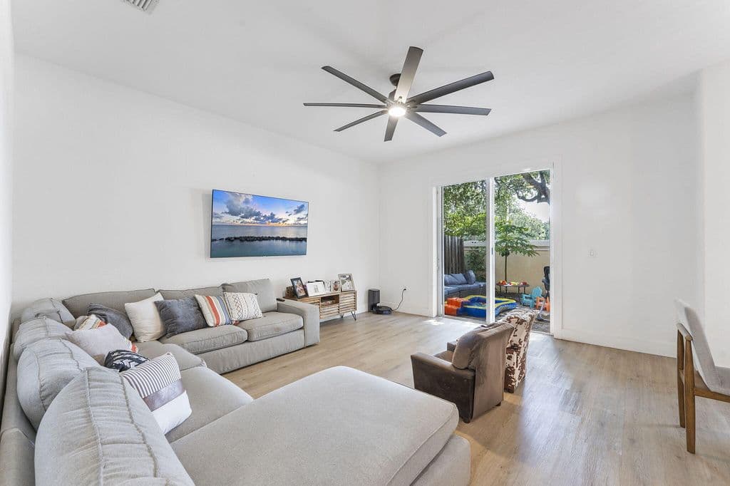3-bedroom Property — 4414 MORGAN Lane