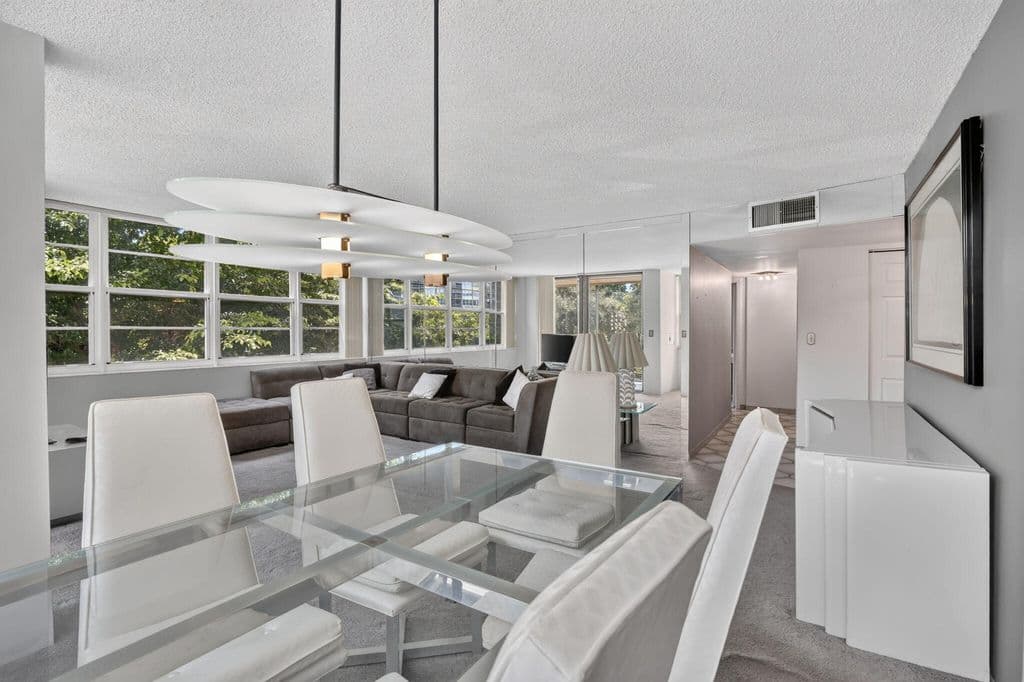 2-bedroom Condo — 1400 Saint Charles Place #313