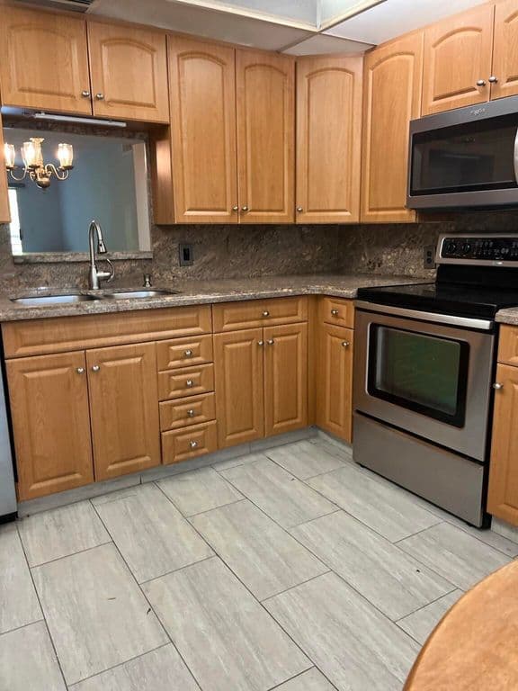 2-bedroom Condo — 4701 Martinique Drive #L2