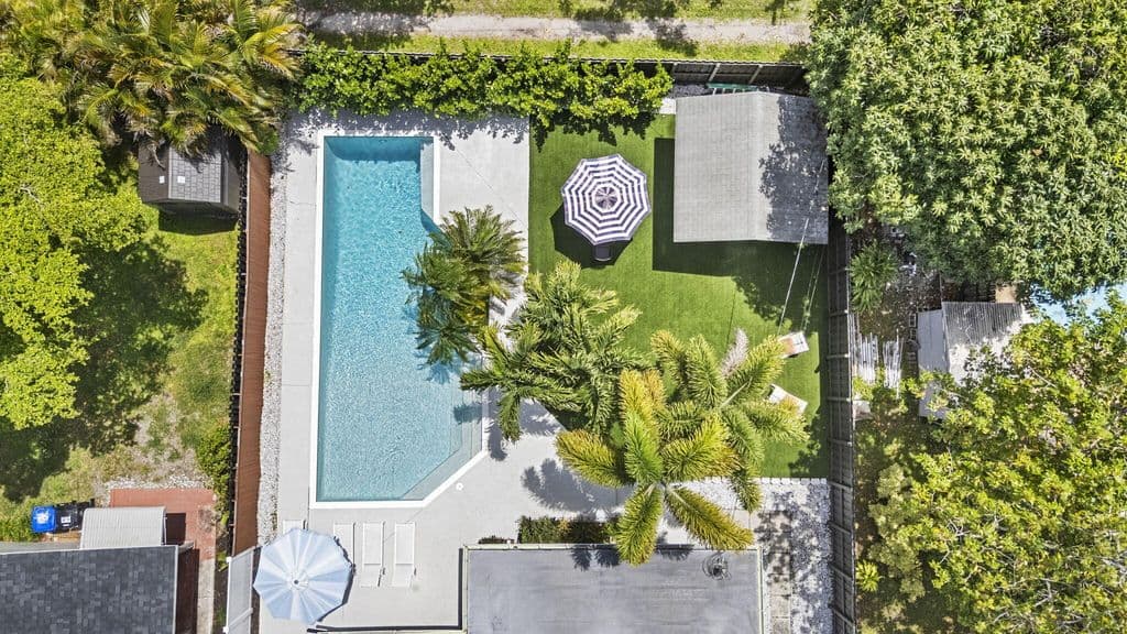 4+1 Müstakil ev — 606 SW 19th Street