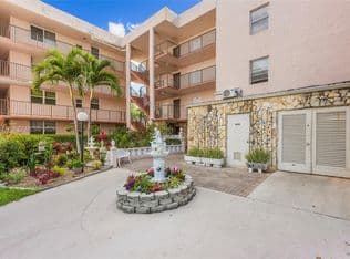 2+1 Condo — 2861 Somerset Dr APT 104, Lauderdale Lakes, 33311