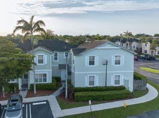3+1 Townhouse — 152 SE 29th Ave Unit 9, Homestead, 33033