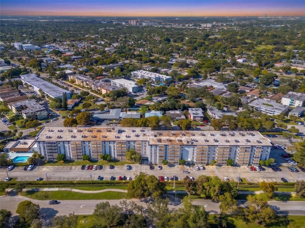1-bedroom Condo — 16851 NE 23rd Ave #A516