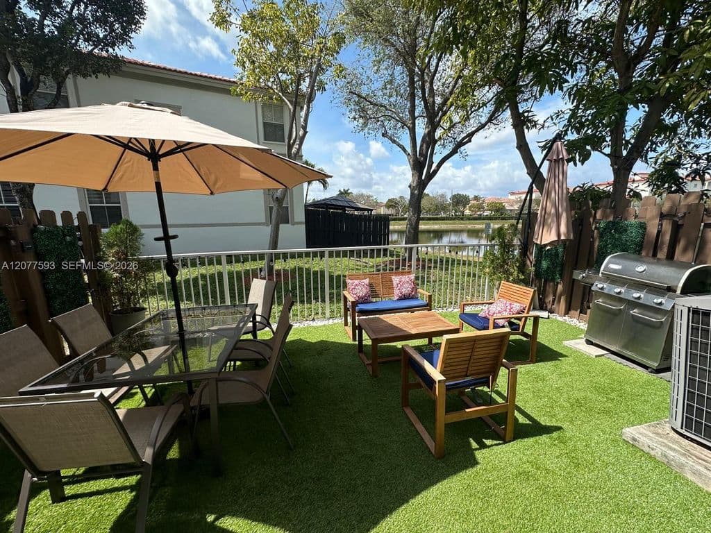 3+1 Mülk — 7940 NW 108th Pl
