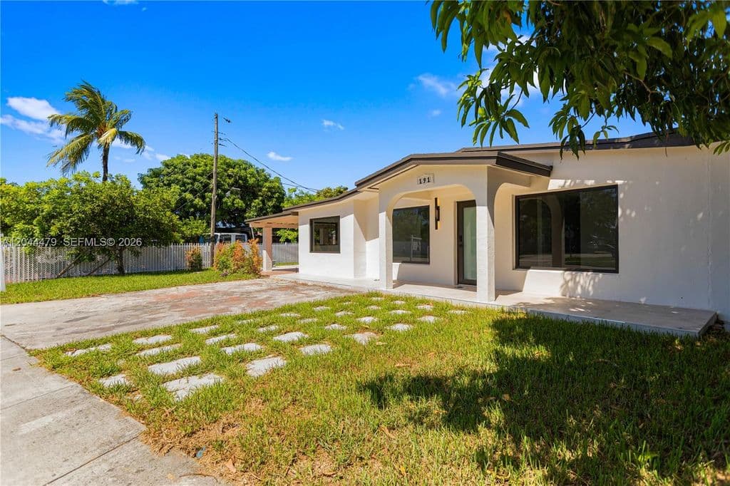 6+1 Müstakil ev — 191 SE 6th Ave