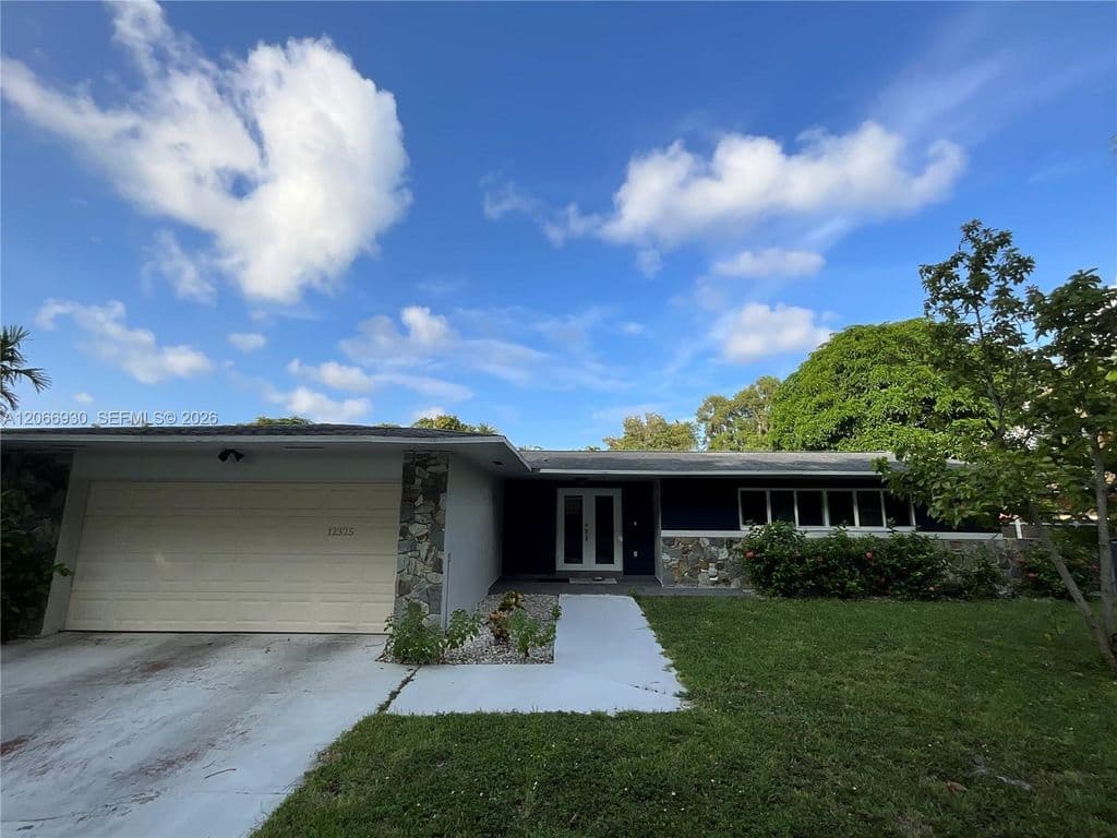 3+1 Müstakil ev — 12325 NE 2nd Ct