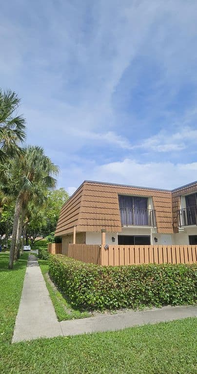 2-bedroom Property — 141 Heritage Way SE
