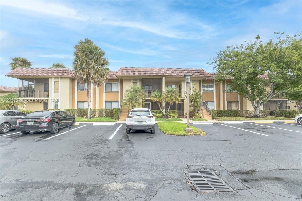 2-bedroom Condo — 325 Lakeview Dr APT 102