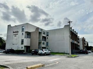 2+1 Condo — 10900 SW 104th St APT 303, Miami, 33176