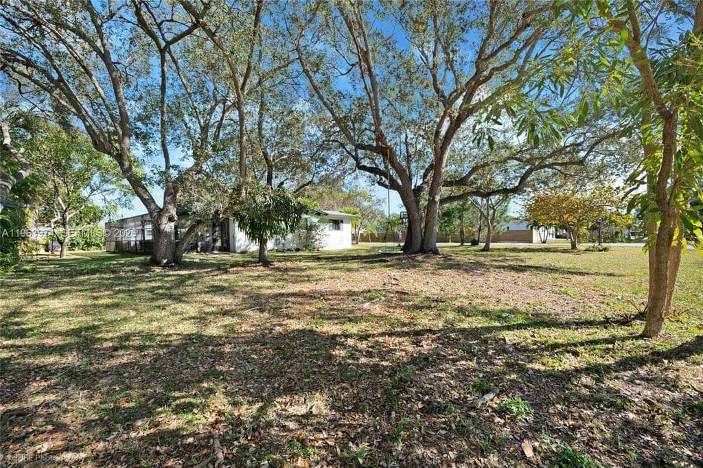 4+1 Müstakil ev — 8425 SW 174th St