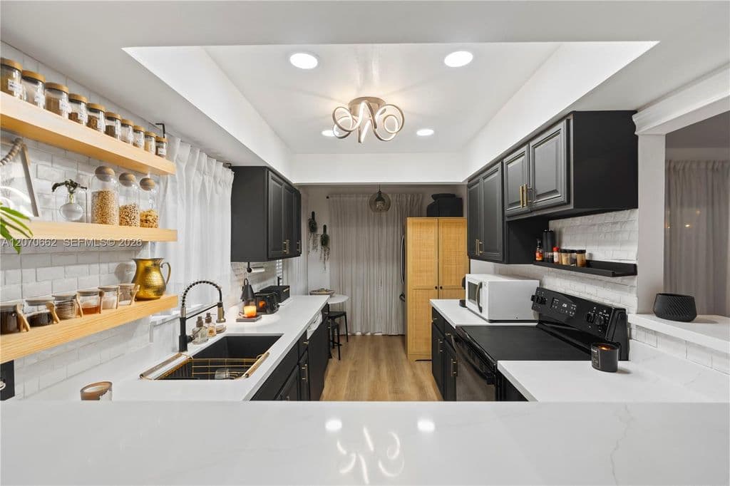 3+1 Mülk — 1641 NW 96th Ter