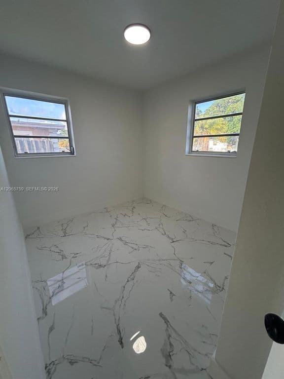 5-bedroom Single-Family Home — 17611 NW 32nd Ct