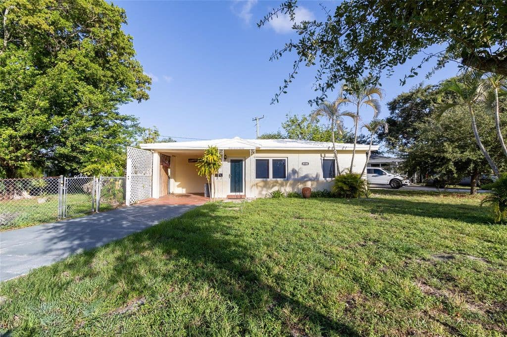 2-bedroom Single-Family Home — 4720 N Andrews Avenue