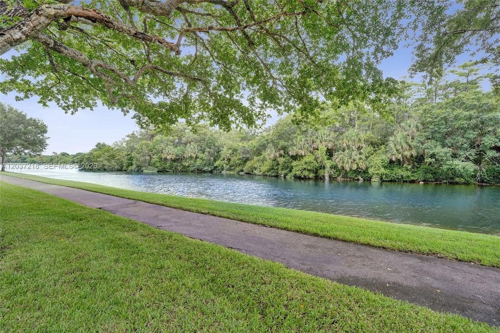 2-bedroom Condo — 2908 Carambola Cir S APT 106