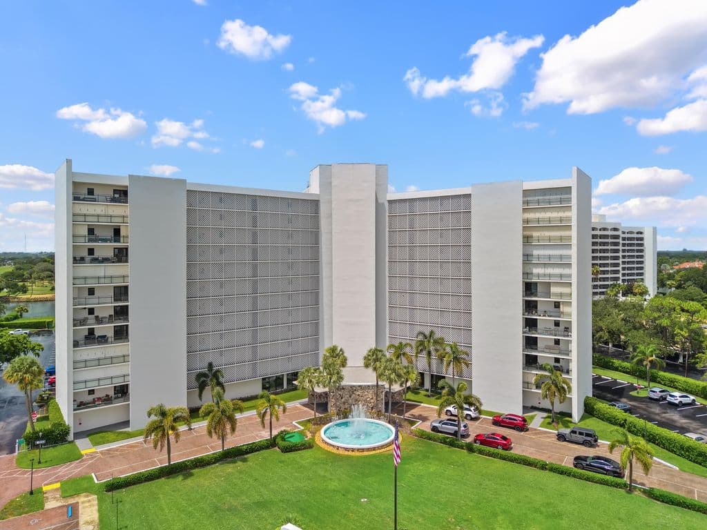 2+1 Condo — 336 Golfview Road #614