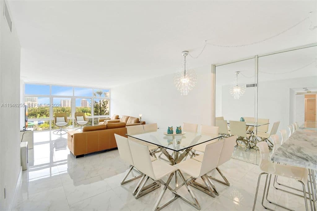 2+1 Condo — 20100 W Country Club Dr APT 1005