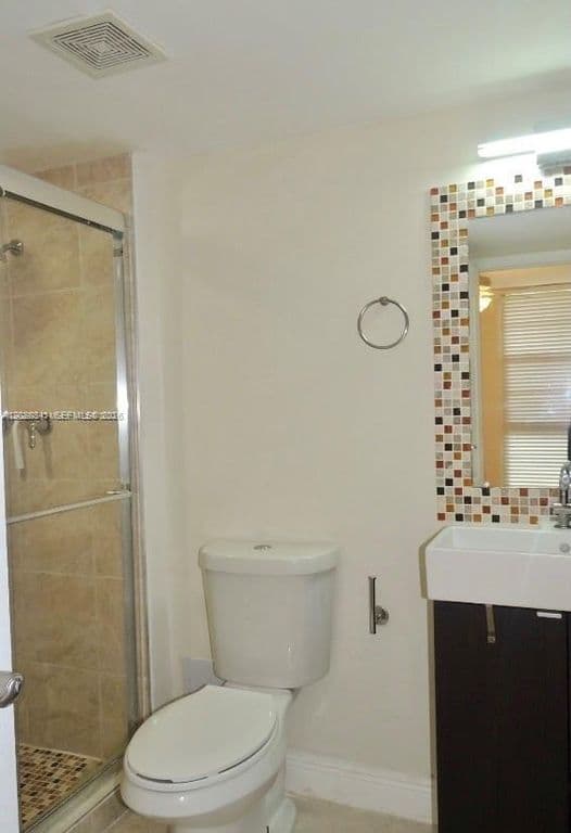 2+1 Condo — 3101 N Country Club Dr APT 107