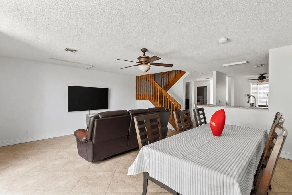 3-bedroom Property — 7127 WOODMONT Way #7127