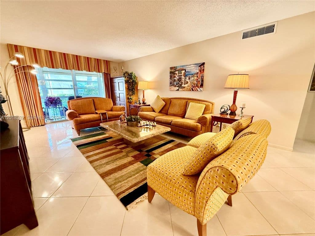 2-bedroom Condo — 2301 Lucaya Ln APT O1