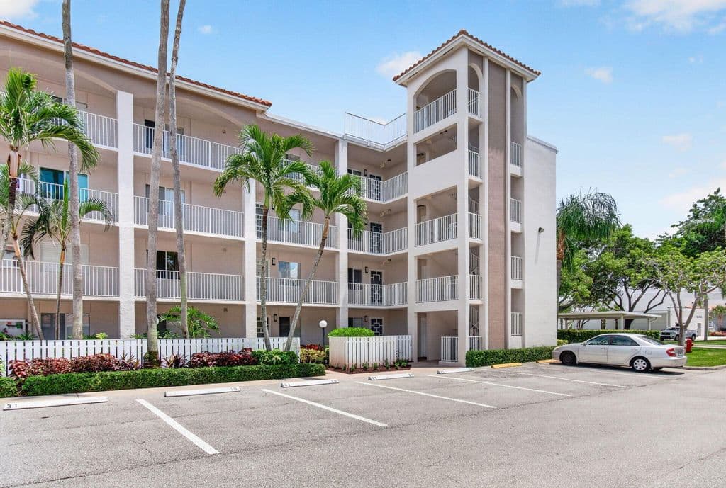 2-bedroom Condo — 14112 Huntington Pointe Drive #210