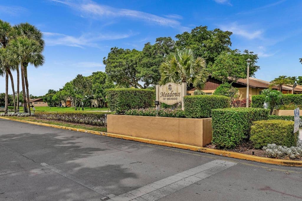 3-bedroom Property — 9551 W Heather Ln