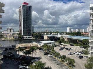 1+1 Condo — 1825 S Ocean Dr APT 707, Hallandale Beach, 33009