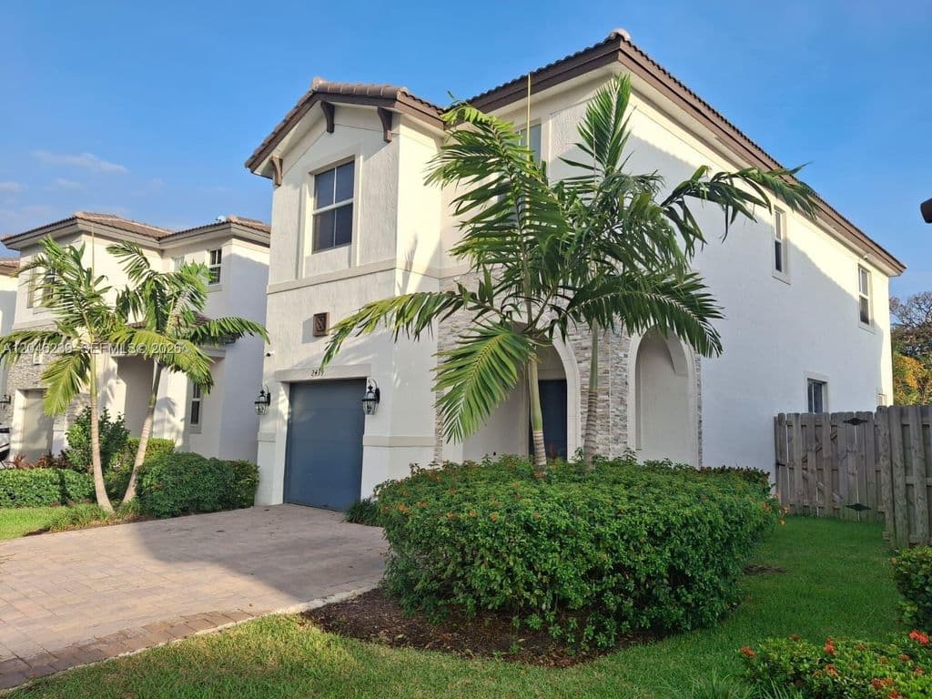 5-bedroom Single-Family Home — 2439 NW 131st Cir
