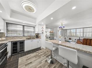 2+1 Condo — 1825 S Ocean Dr APT 914, Hallandale Beach, 33009