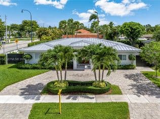 4+1 Müstakil ev — 9641 SW 66th St, Miami, 33173