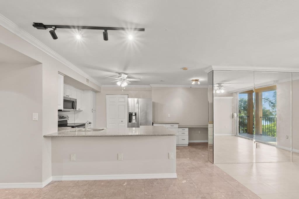 2+1 Condo — 1200 Scotia Drive #403