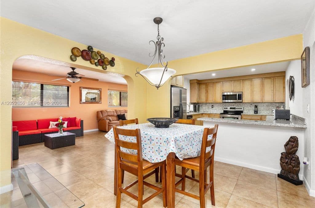 4+1 Müstakil ev — 321 NW 96th Ave