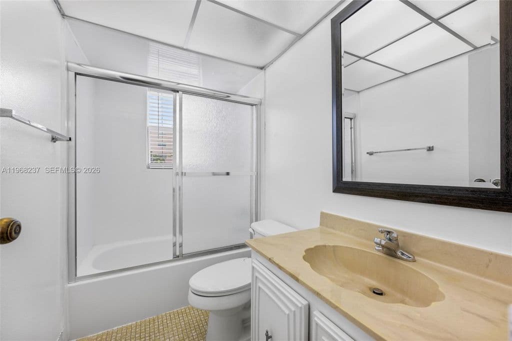 2+1 Condo — 2861 Somerset Dr APT 104