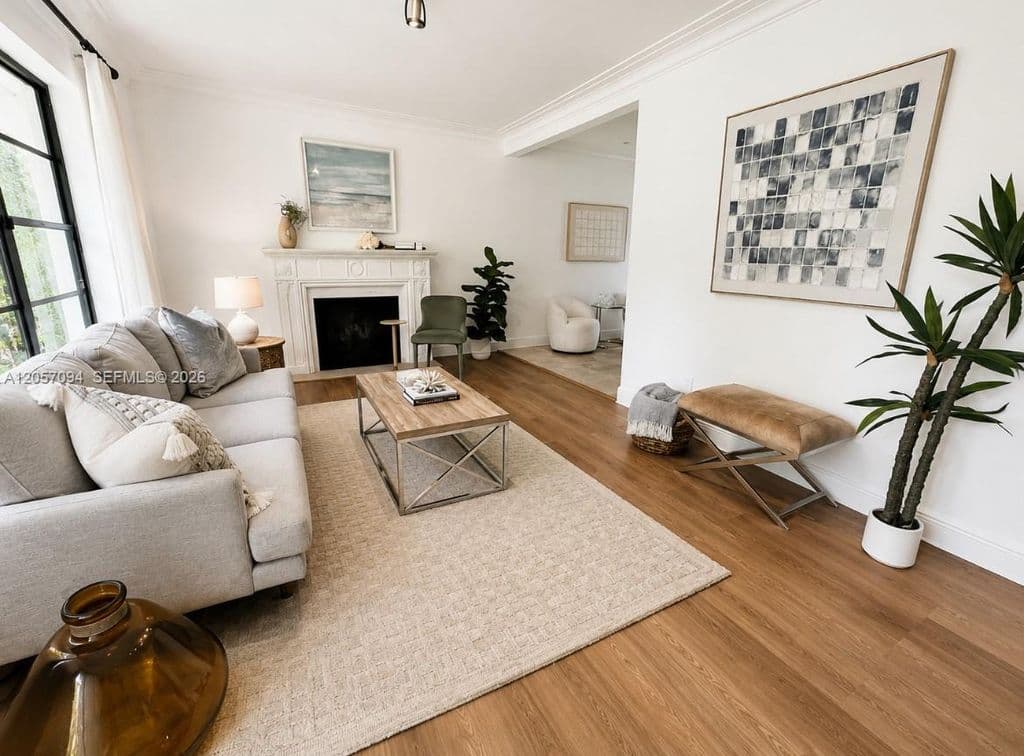3+1 Müstakil ev — 585 NE 121st St