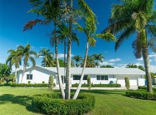 5-bedroom Single-Family Home — 19245 SW 188th St, Miami, 33187