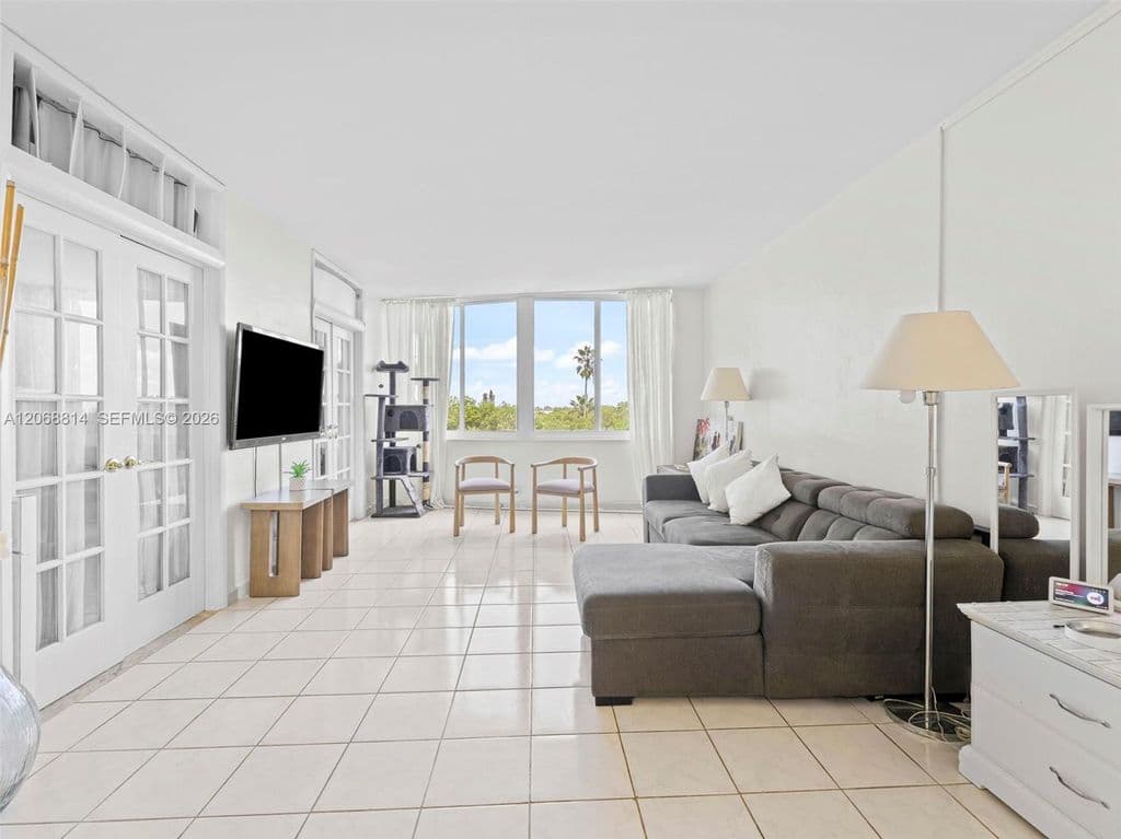 3+1 Condo — 7441 Wayne Ave APT 3H