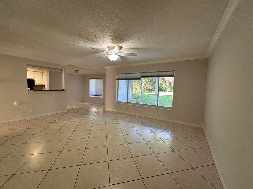 2+1 Condo — 815 W BOYNTON BEACH Boulevard #16-104