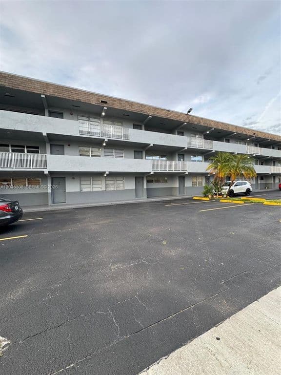 2+1 Condo — 11195 SW 1st St APT 314