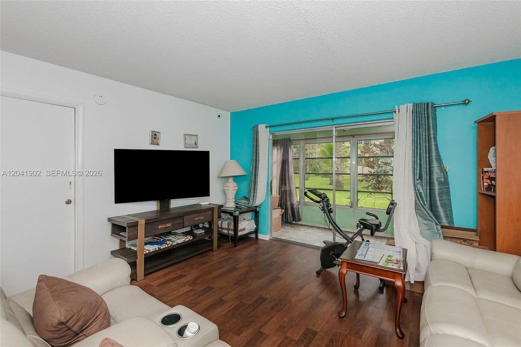 2+1 Condo — 7200 NW 4th Pl APT 101
