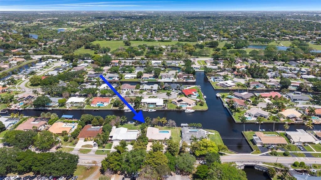 4+1 Müstakil ev — 6121 SW 16th St