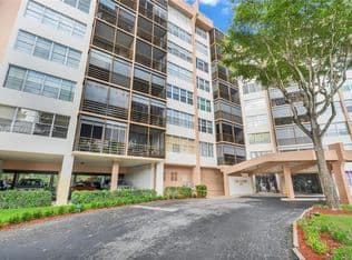 2-bedroom Condo — 1400 Saint Charles Pl APT L4, Pembroke Pines, 33026