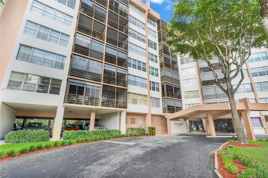 2-bedroom Condo — 1400 Saint Charles Pl APT L4