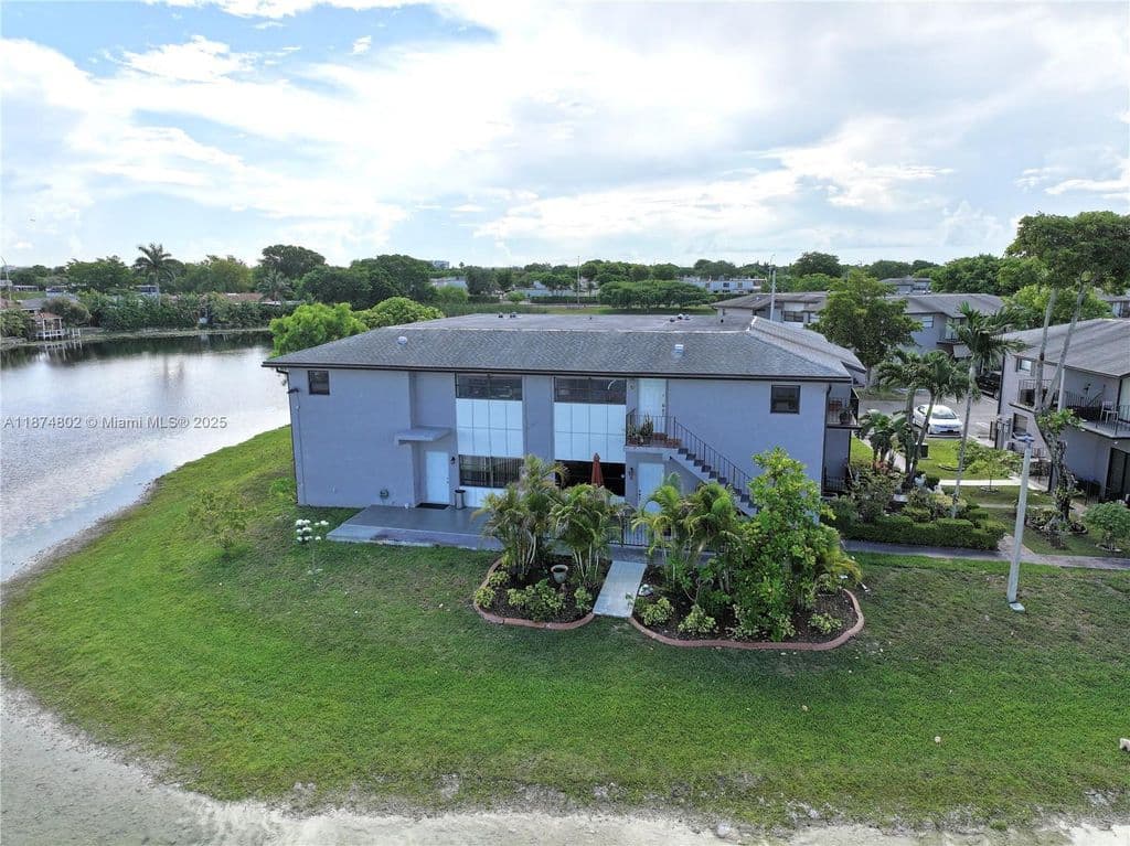 3-bedroom Condo — 13261 SW 17th Ln #26-5