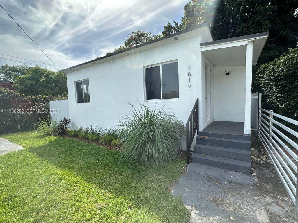 3+1 Müstakil ev — 1812 NW 64th St