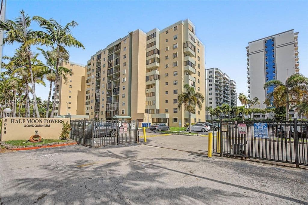 2+1 Condo — 5055 NW 7th St APT 112