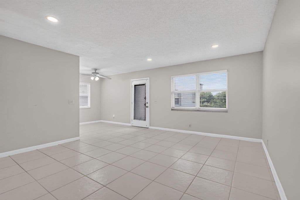 2+1 Condo — 40 Burgundy A