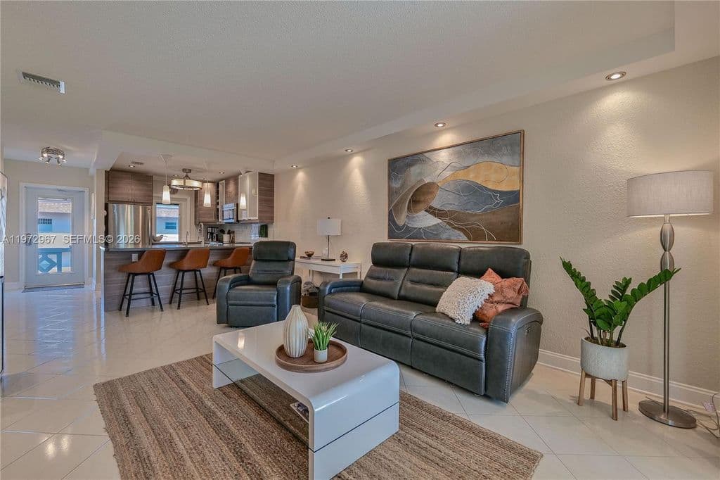 2-bedroom Condo — 5171 W Oakland Park Blvd #309