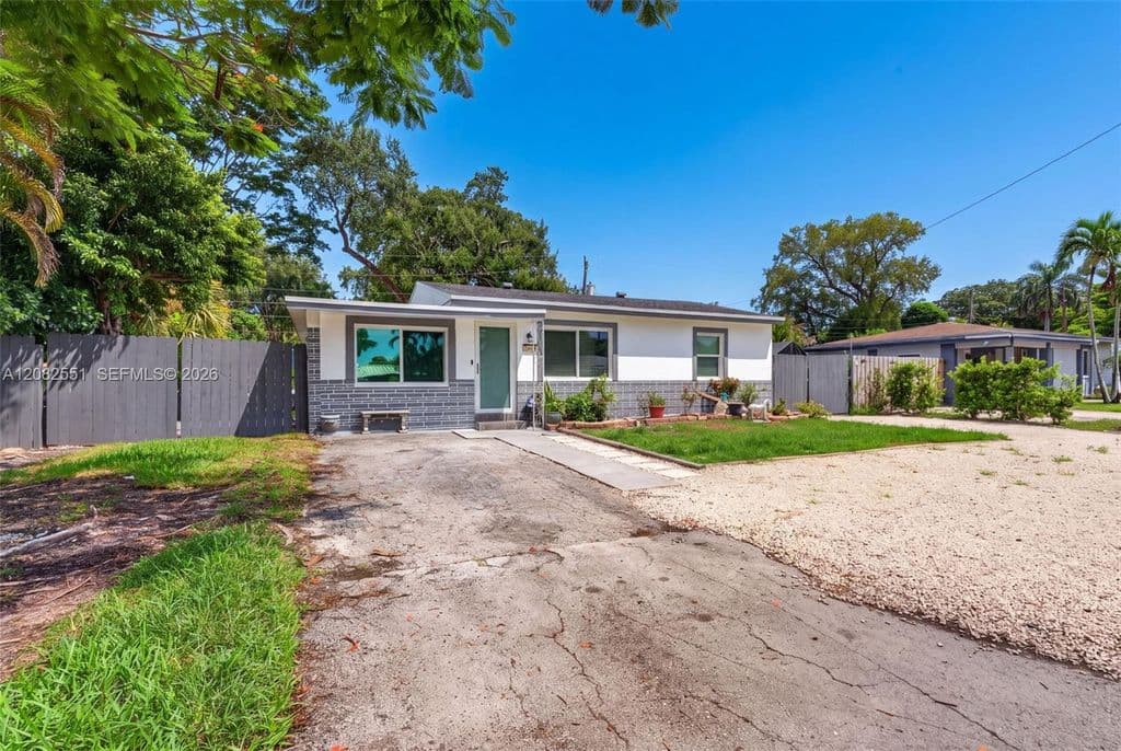 3+1 Müstakil ev — 1541 SW 32nd Ct