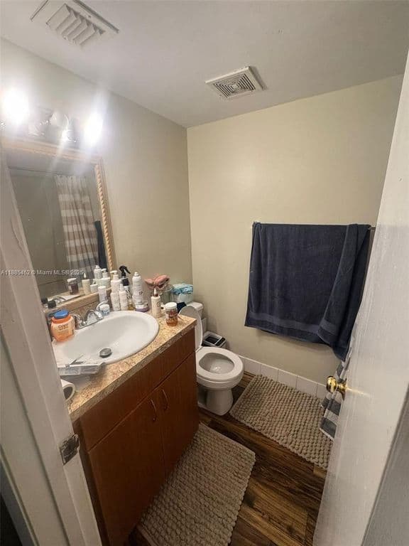 2+1 Condo — 6900 SW 39th St APT 106J