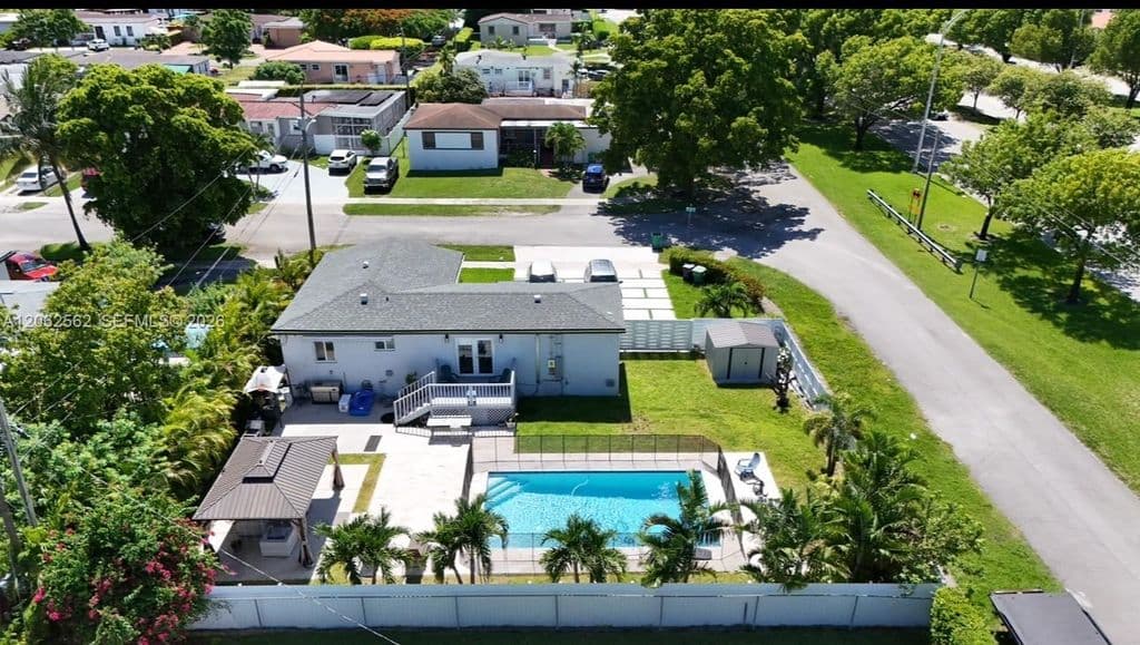 3+1 Müstakil ev — 2401 SW 83rd Ave