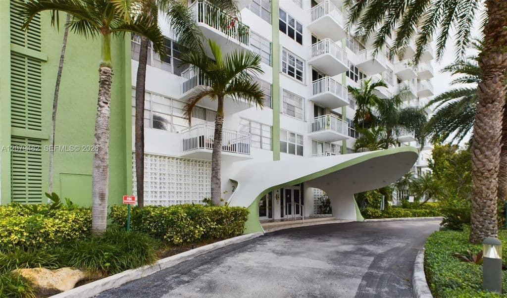 1+1 Condo — 2100 Sans Souci Blvd #A707